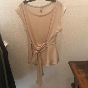 Diane Von Fusrtenberg Beautiful Sash Tie Waist Silk Blouse in Pale Pink. Size 14
